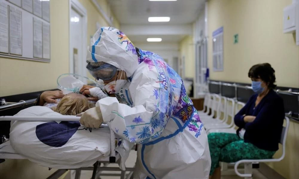Ρωσία: Ρεκόρ θανάτων για τέταρτη φορά - Κατέληξαν 799 ασθενείς